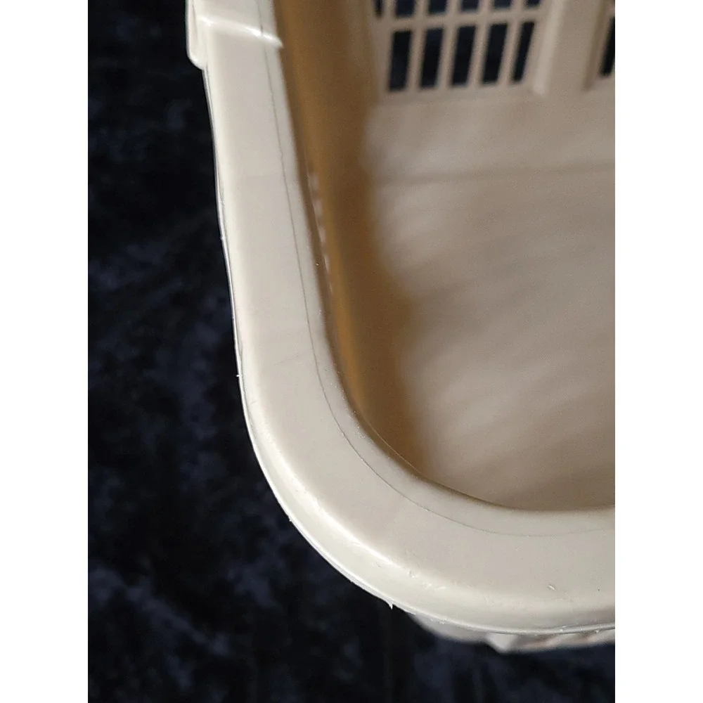 Vintage Rubbermaid 2965 Laundry Basket‎ Beige Almond Plastic Rectangular Hamper